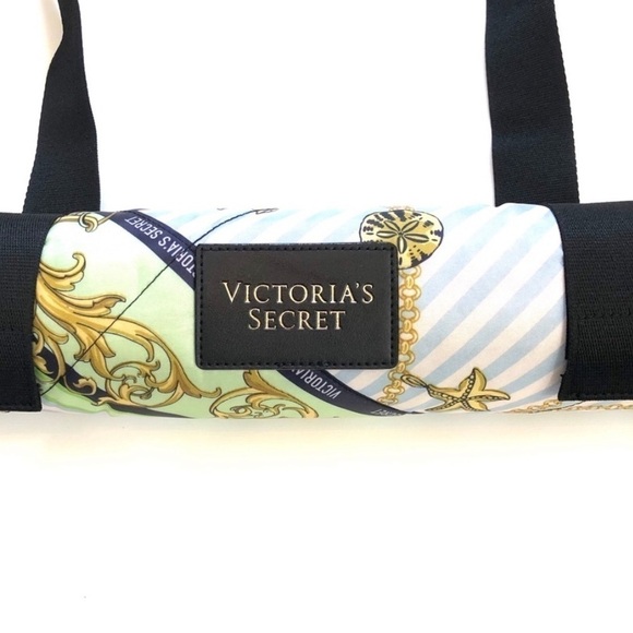 NWT Victoria's Secret 3 PC Tote, Cooler Tote & Rolled picnic Blanket With Handle - Picture 15 of 16